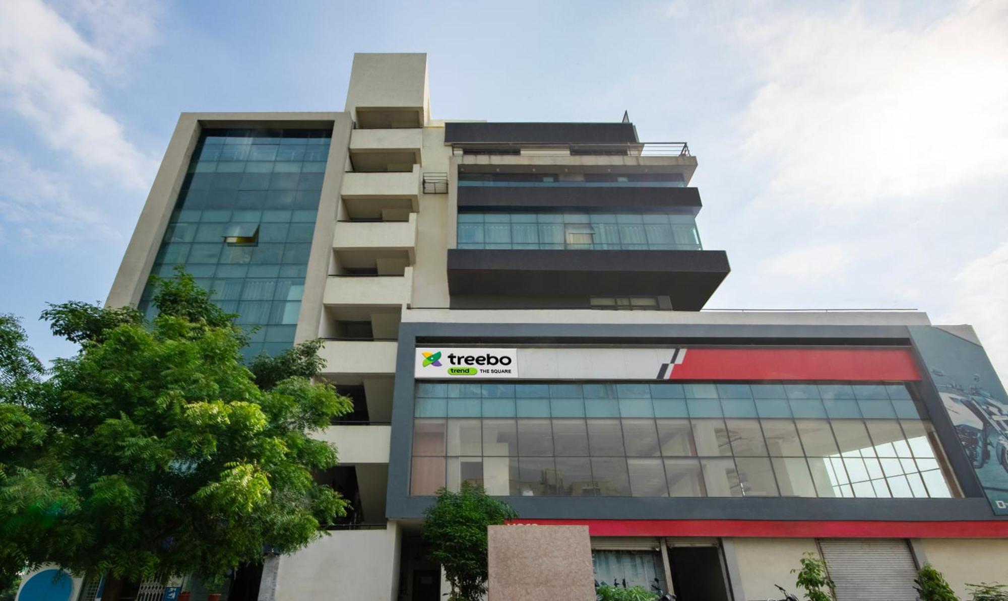 Hotel Treebo The Square Ahmedabad Esterno foto